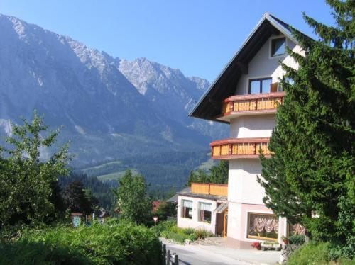 Hotel Pension Sonnenuhr Tauplitz Exterior photo